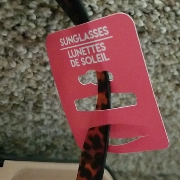 Fashion Sunglasses with Case - Picture 11 of 12